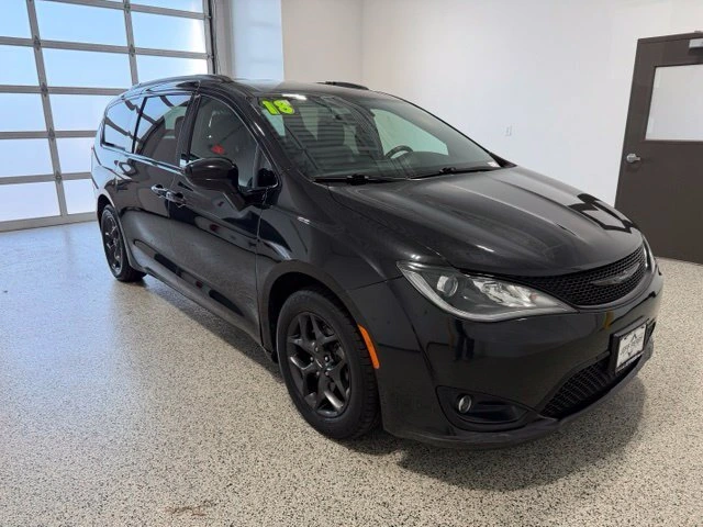 Used 2018 Chrysler Pacifica Touring L with VIN 2C4RC1BG2JR235943 for sale in Rochelle, IL