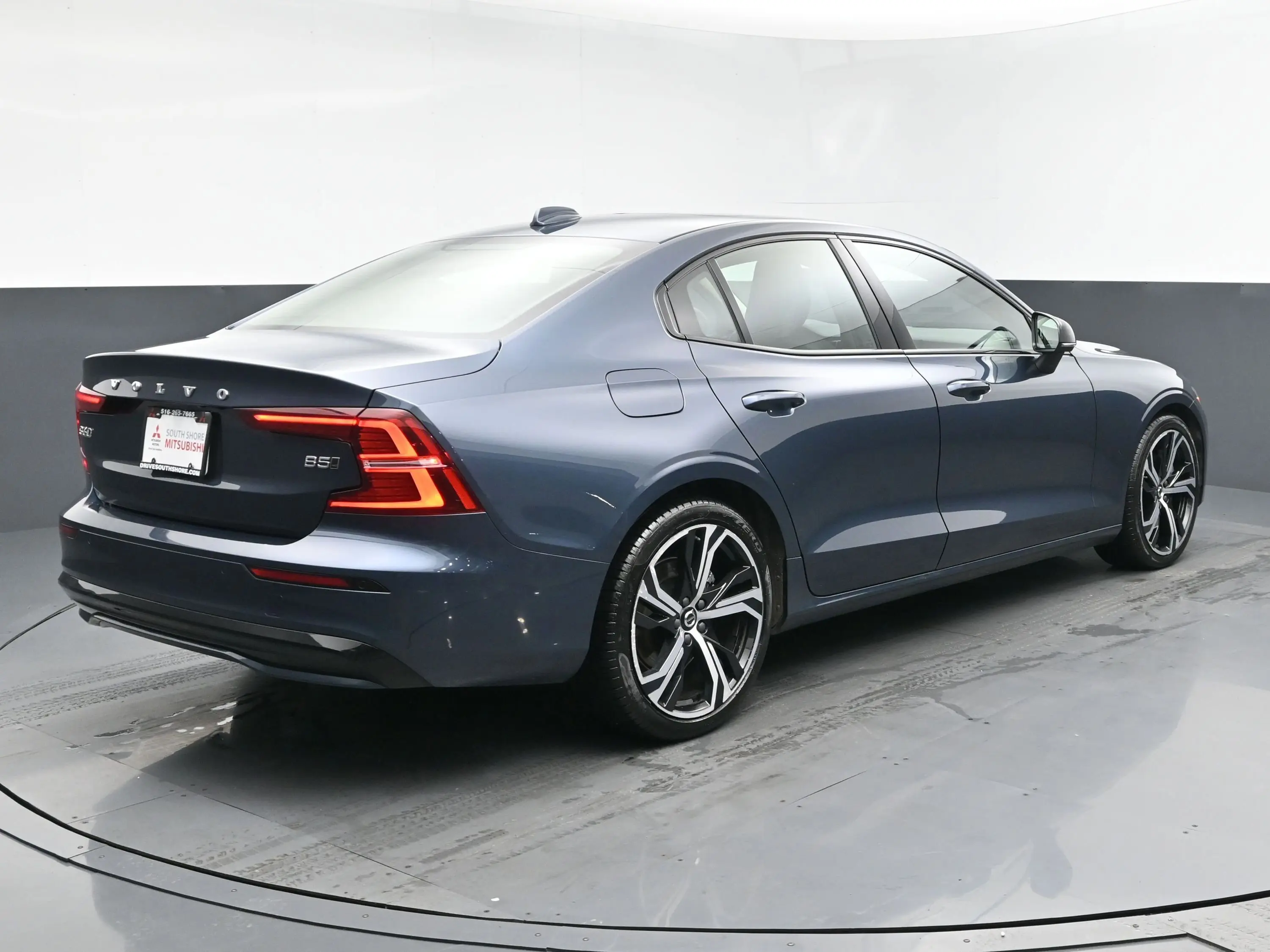 2024 Volvo S60 B5 AWD Core photo 25