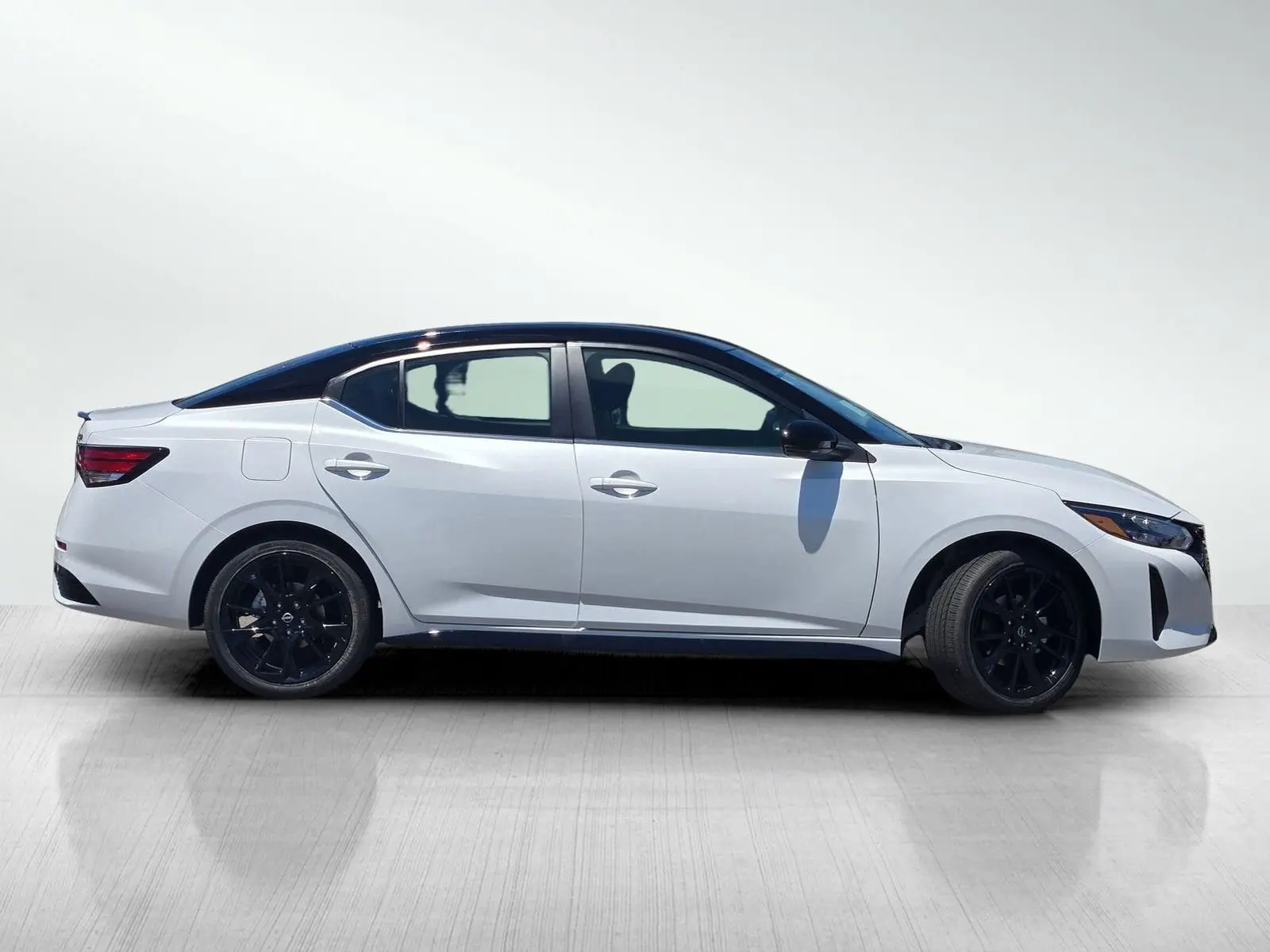 2025 Nissan Sentra SR photo 3