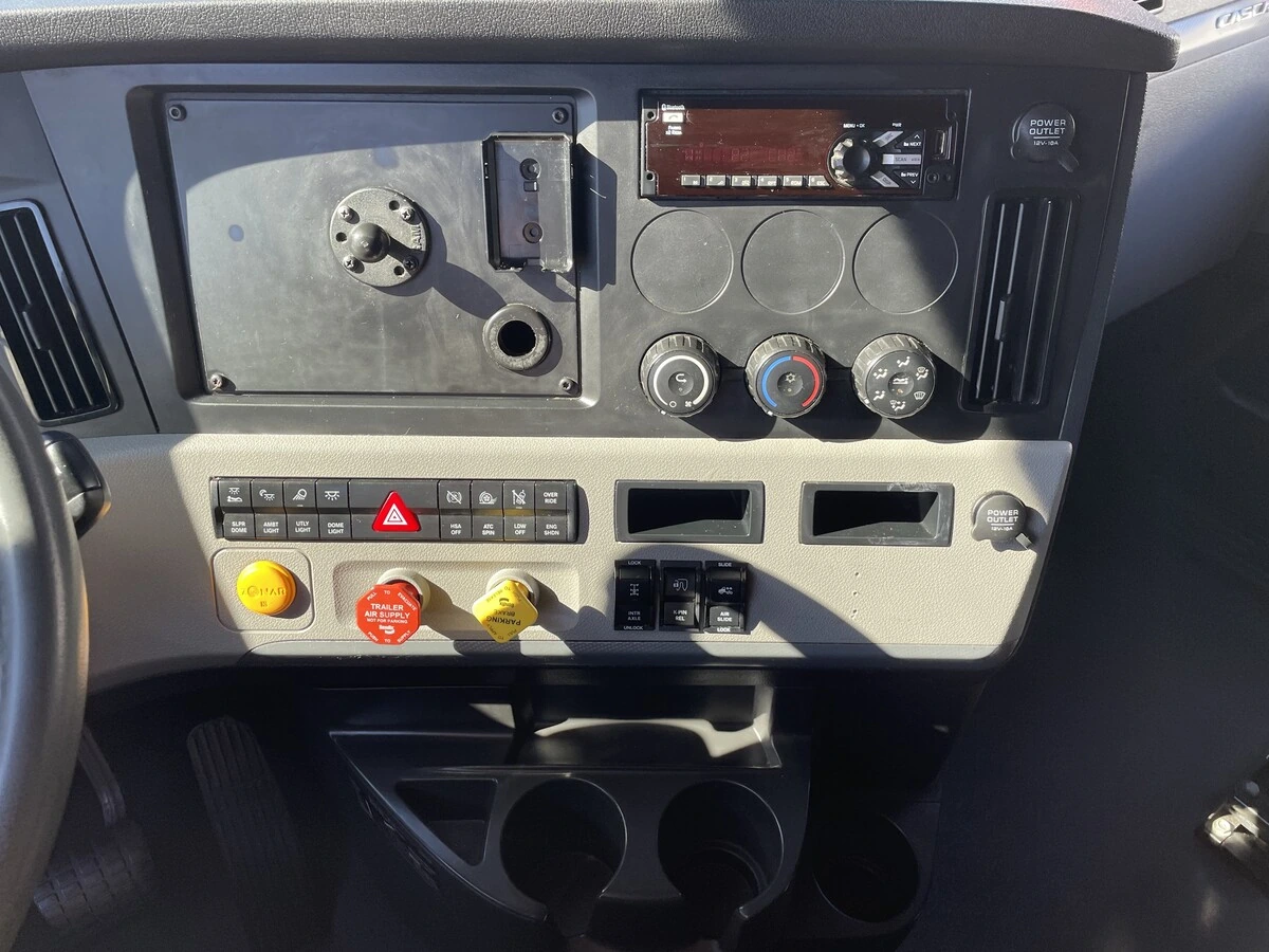 2021 Freightliner Cascadia - image 23