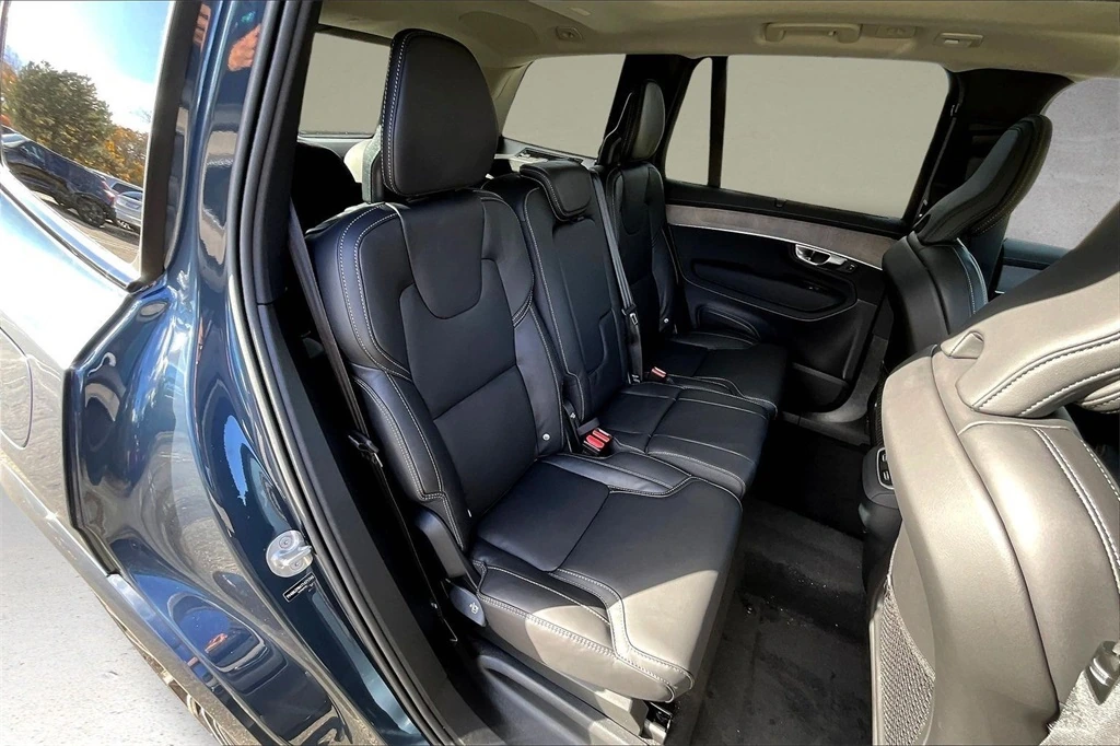 2026 Volvo - image 10