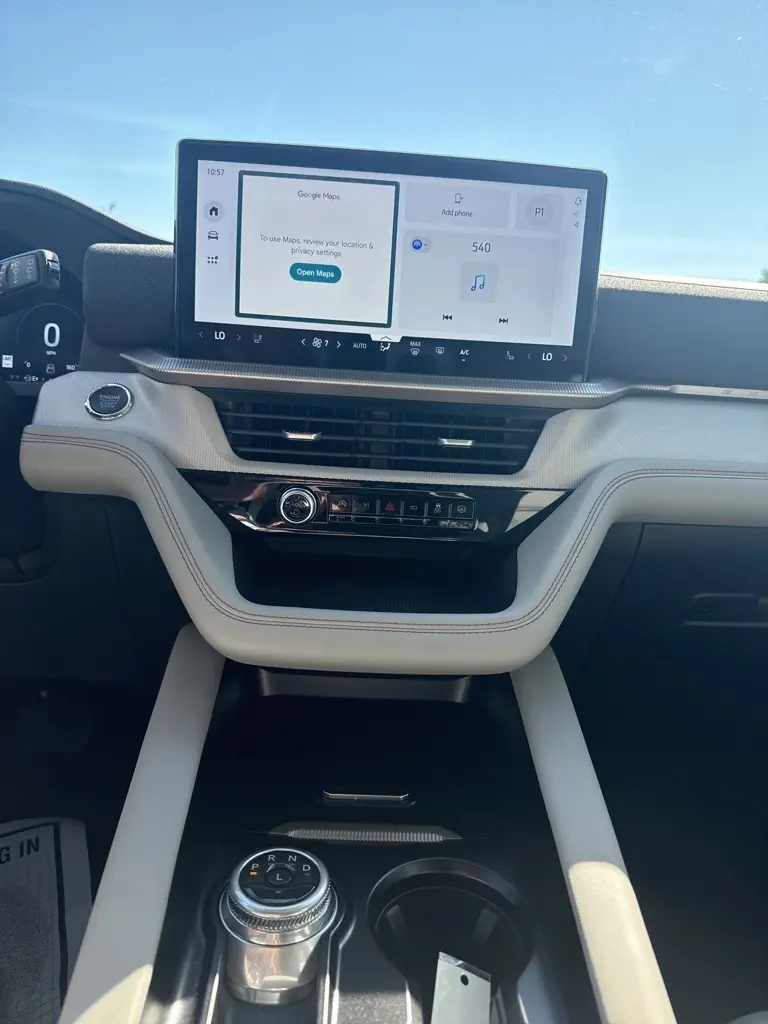 2025 Ford Explorer photo 23
