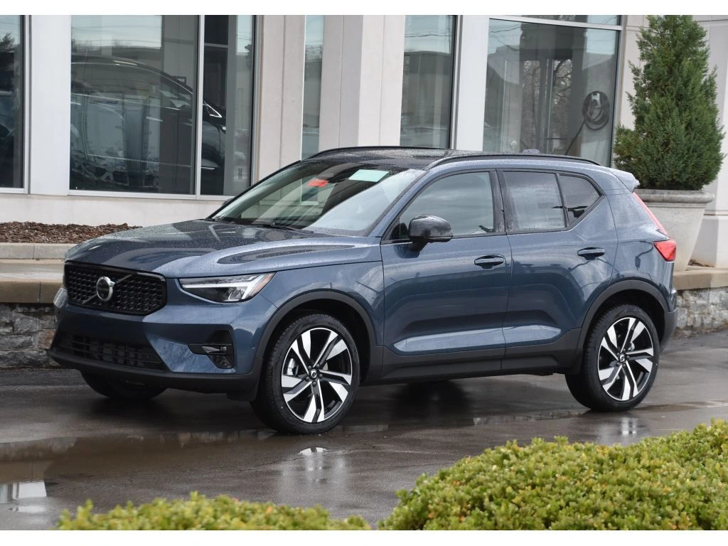 2026 Volvo - image 8