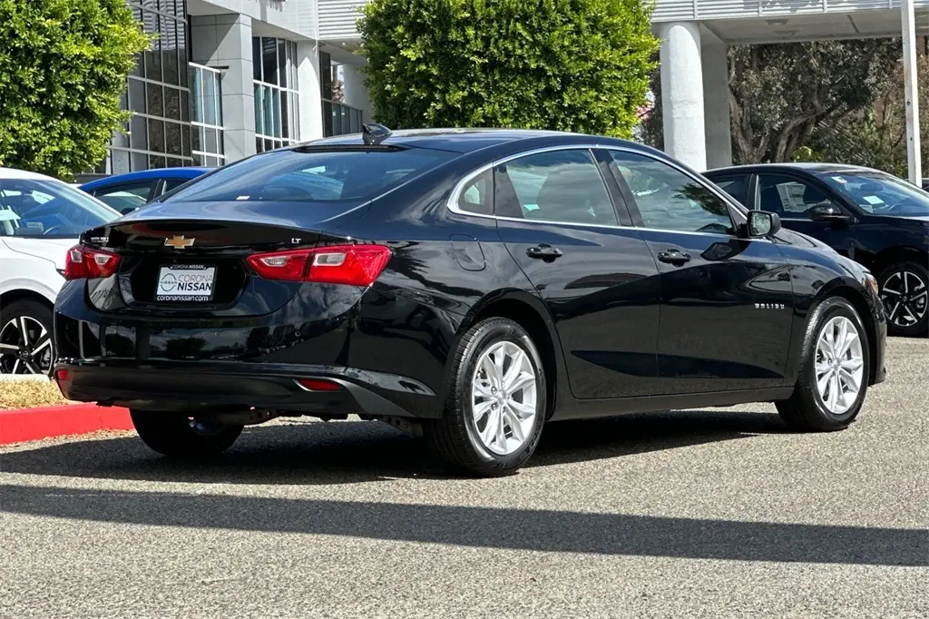 2024 Chevrolet Malibu 1LT photo 3
