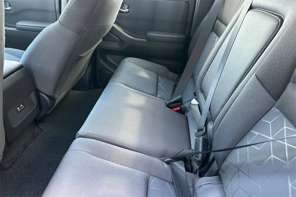 2026 Nissan Frontier SV photo 10