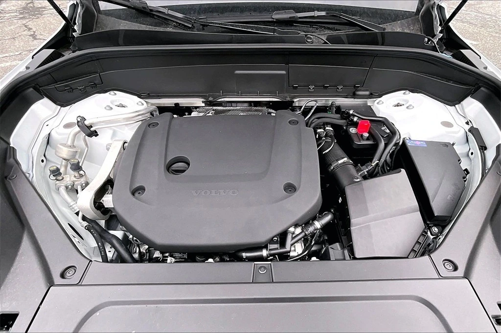 2026 Volvo - image 12