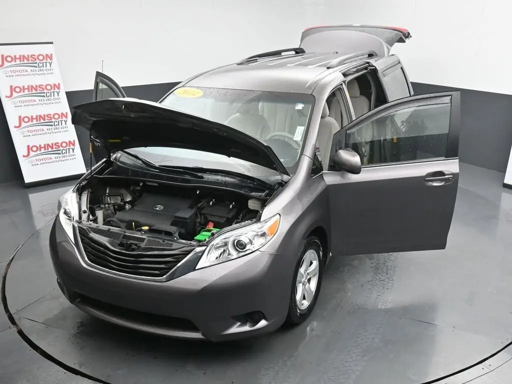 2014 Toyota Sienna LE photo 47