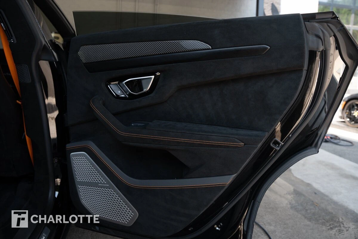 2023 Lamborghini Urus Performante - Photo 38