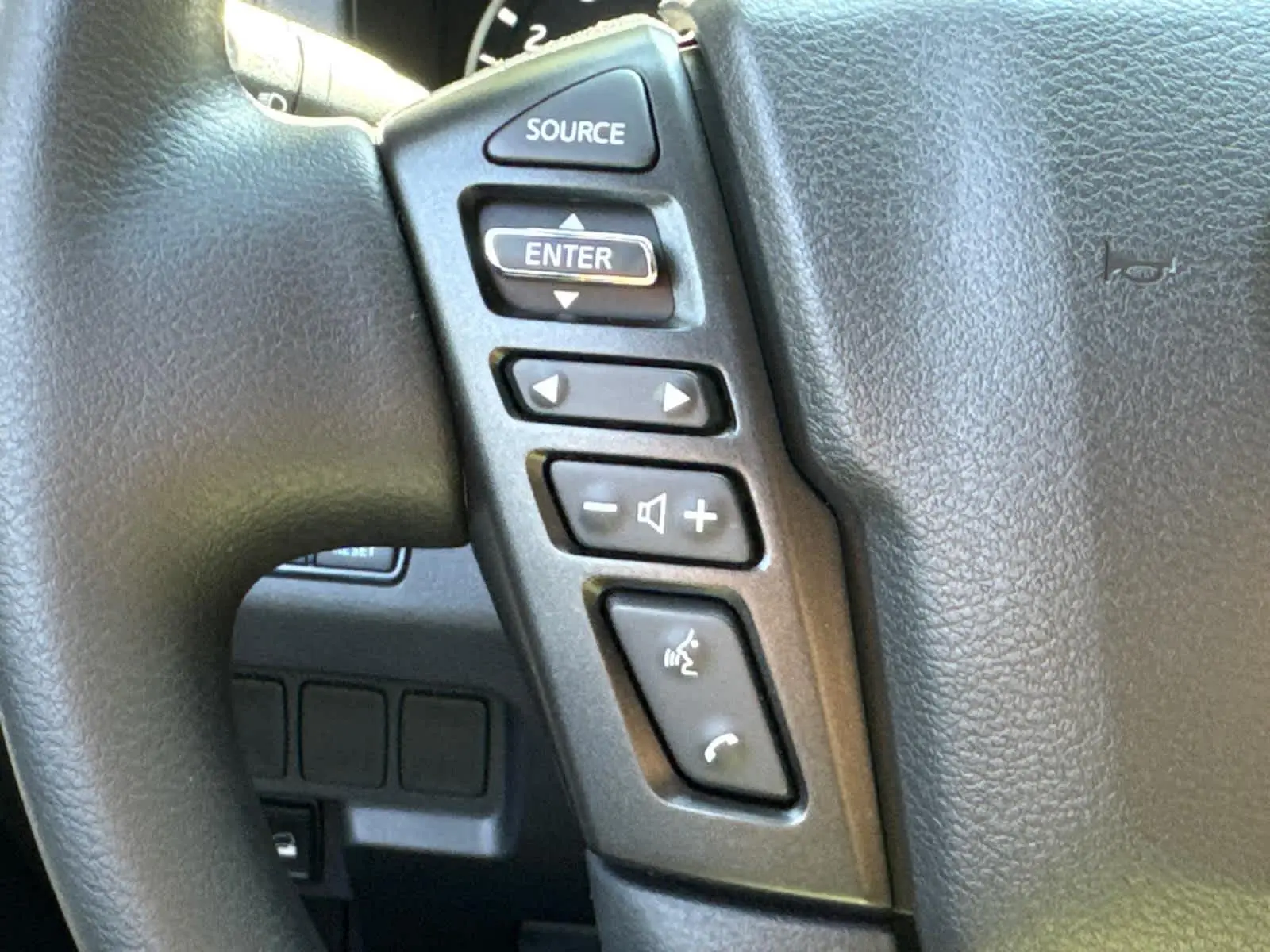 2025 Nissan Frontier SV photo 21