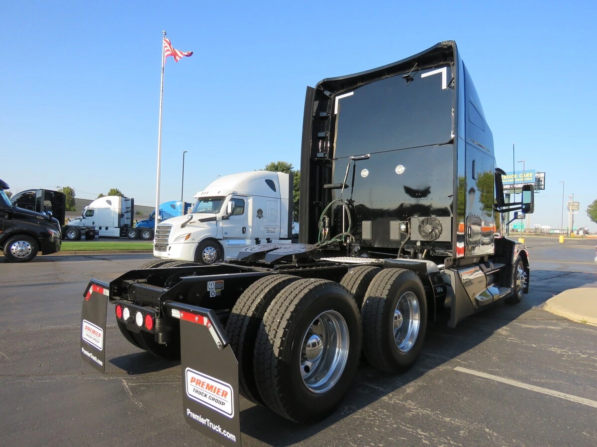 2023 Kenworth T680 — photo 7