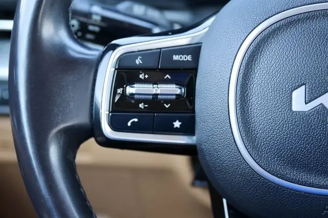 2024 Kia Carnival LX photo 24