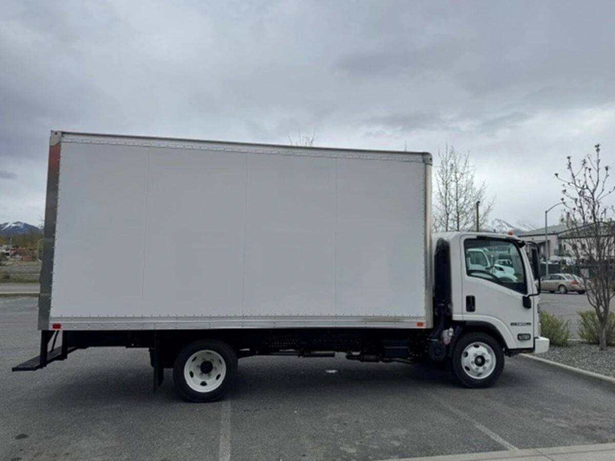 2026 Isuzu NPR — photo 6