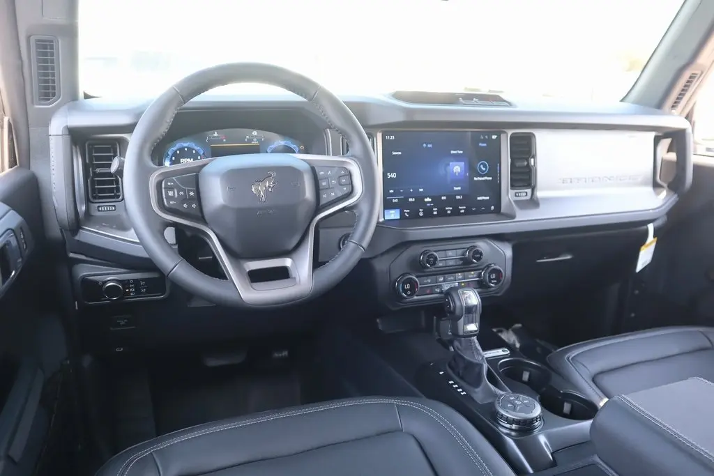 2025 Ford Bronco Big Bend photo 2