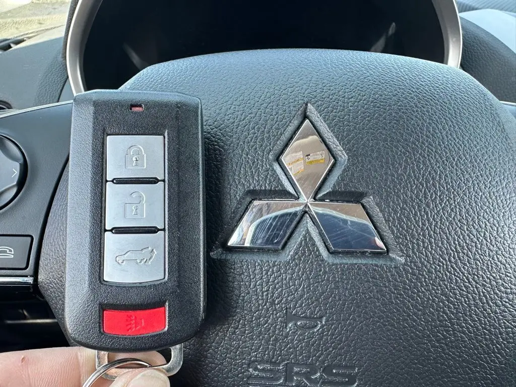 2024 Mitsubishi Eclipse Cross SEL photo 30