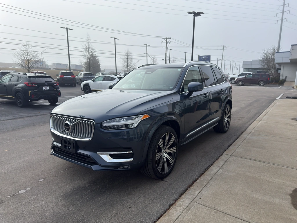 2023 Volvo - image 7