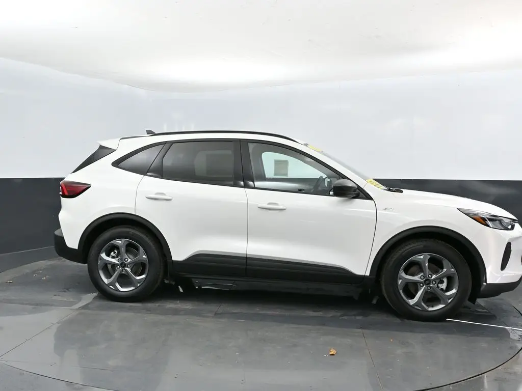 2025 Ford Escape ST-Line photo 3