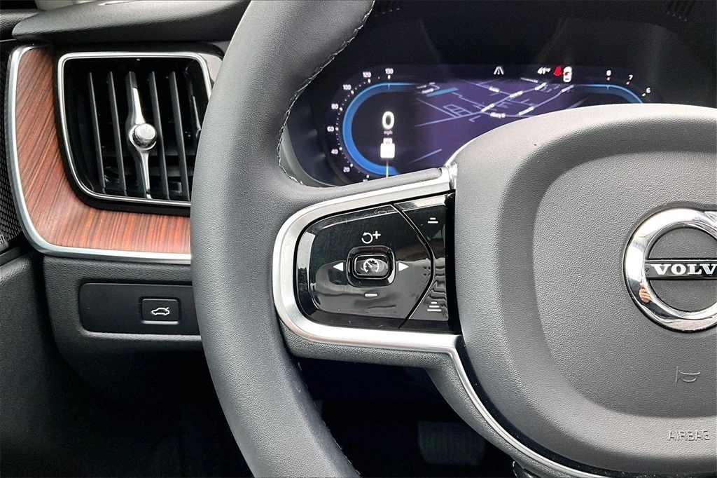 2023 Volvo - image 10