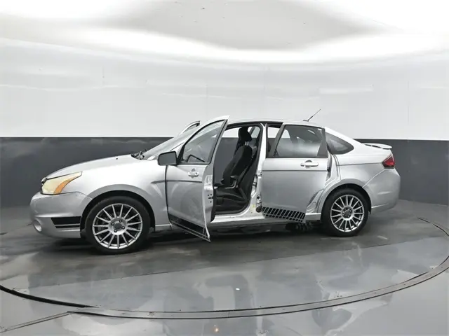 2011 Ford Focus SES photo 40