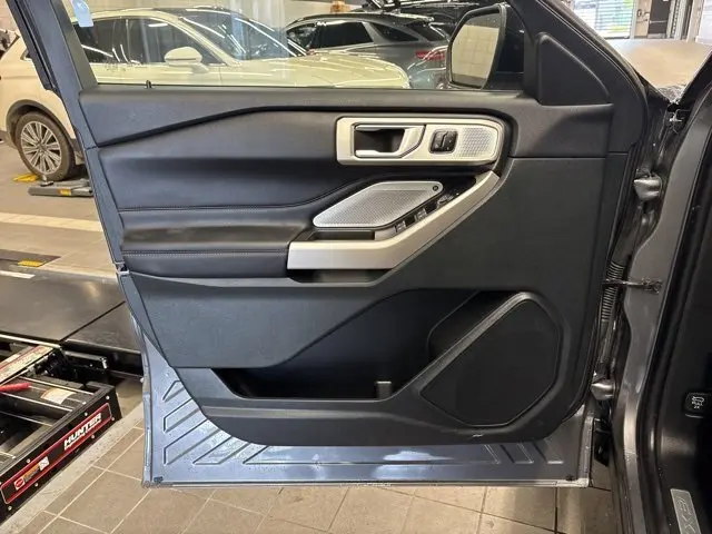 2024 Ford Explorer Limited photo 17