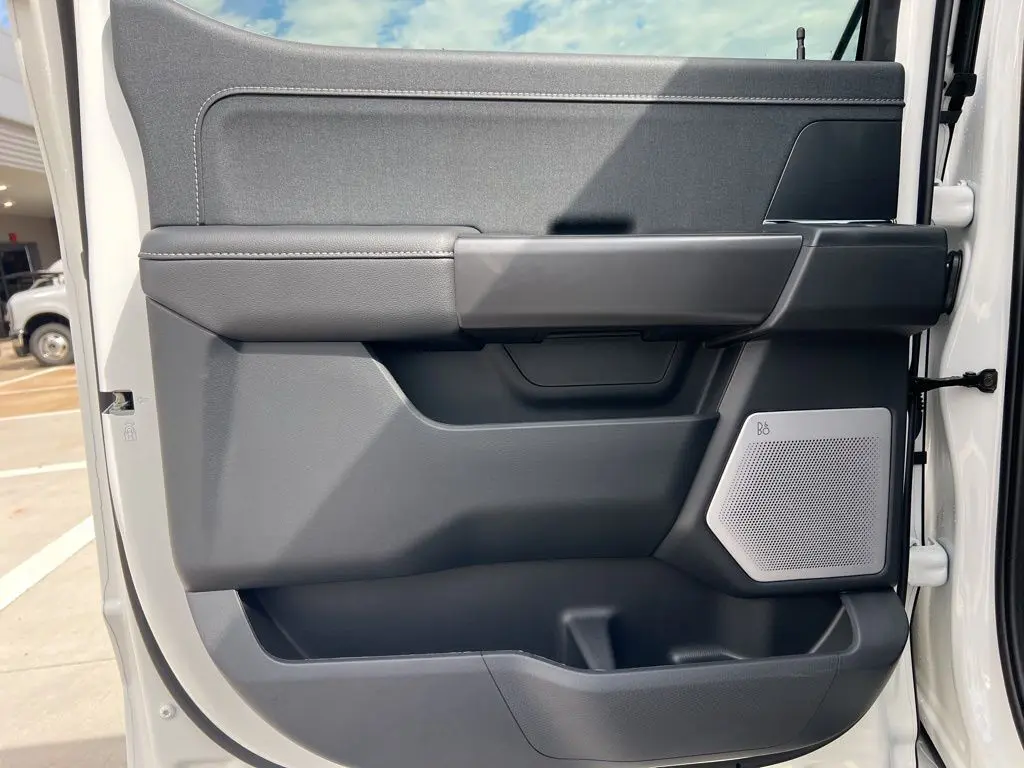 2025 Ford F-150 Lariat photo 12
