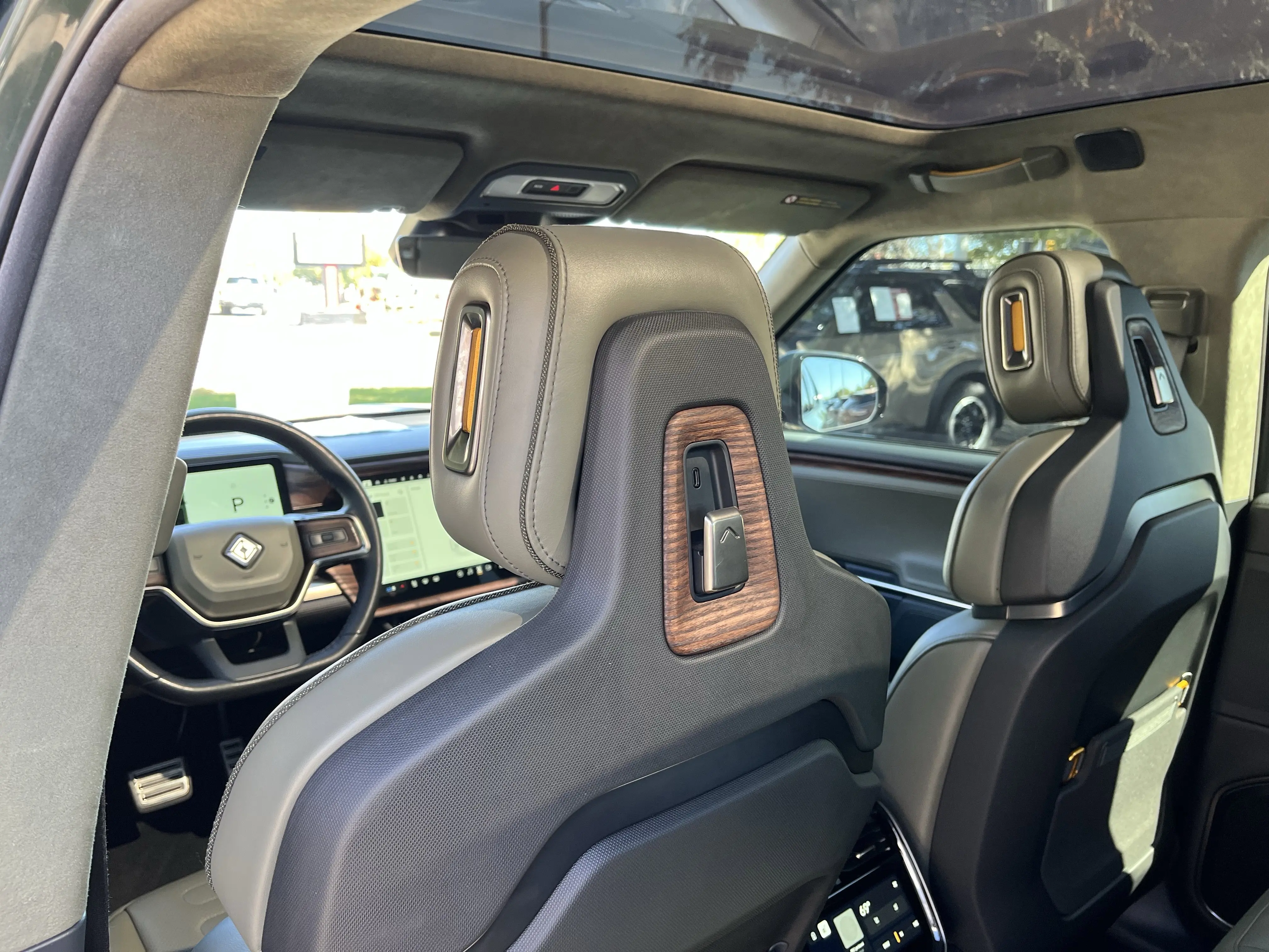 2022 Rivian R1T Adventure photo 28
