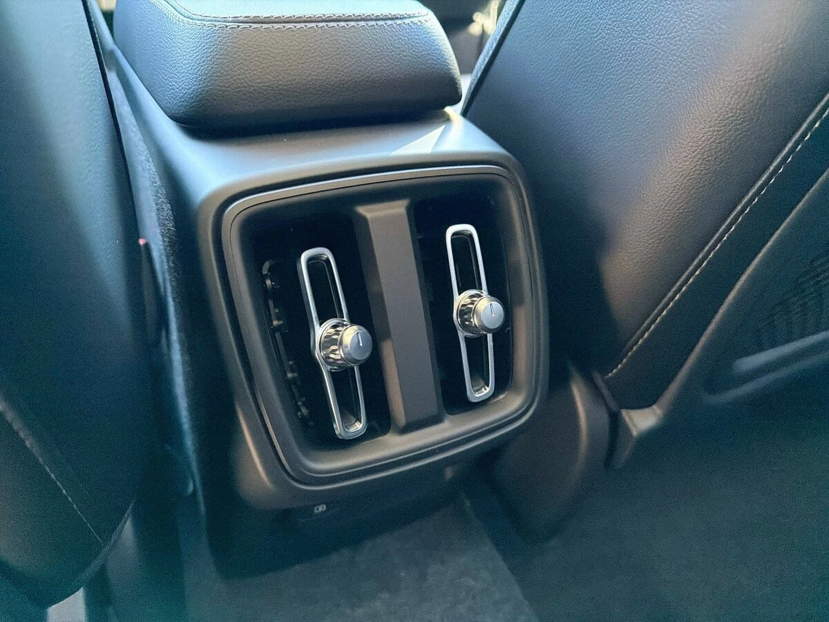 2026 Volvo - image 13