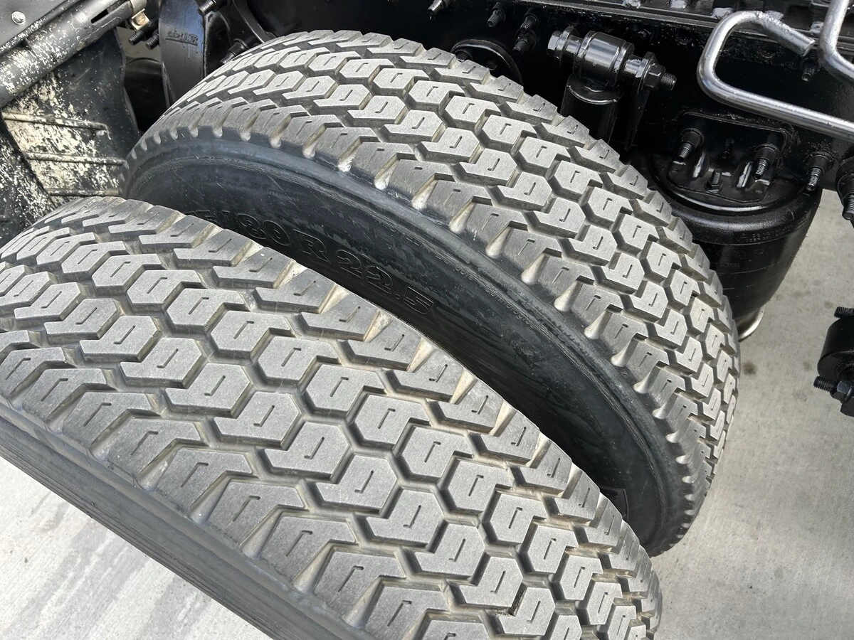 2016 Freightliner Cascadia - image 12