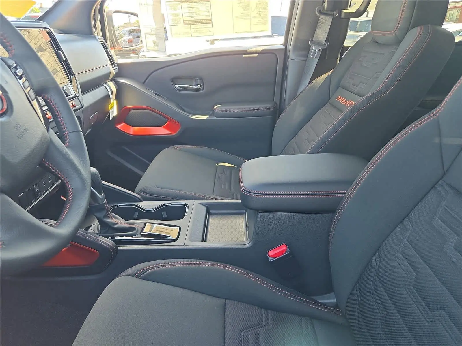 2025 Nissan Frontier PRO-4X photo 10