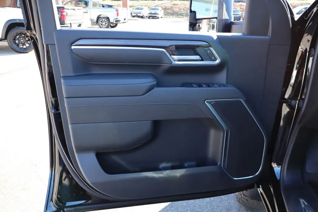 2026 Chevrolet Silverado LT photo 11