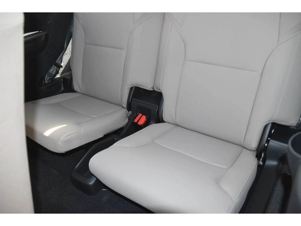 2026 Volvo - image 15