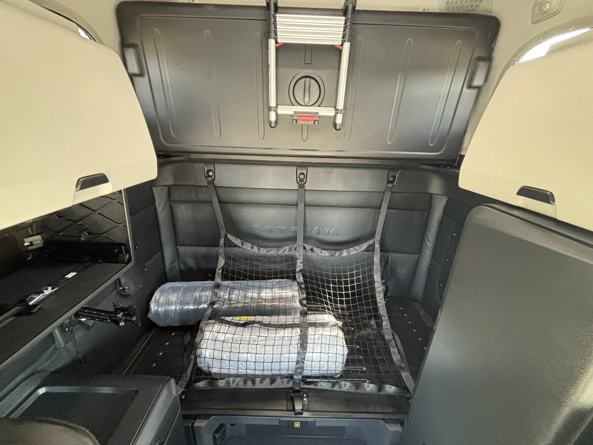 2027 Freightliner Cascadia - image 13