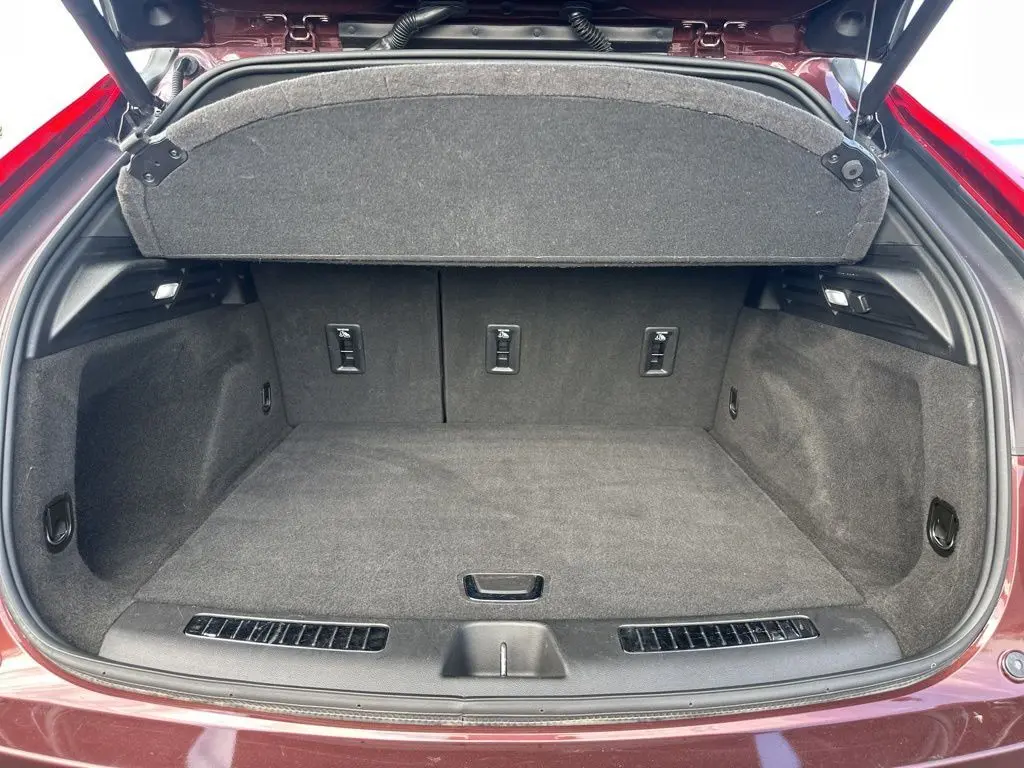 2023 Cadillac XT4 Premium Luxury photo 3