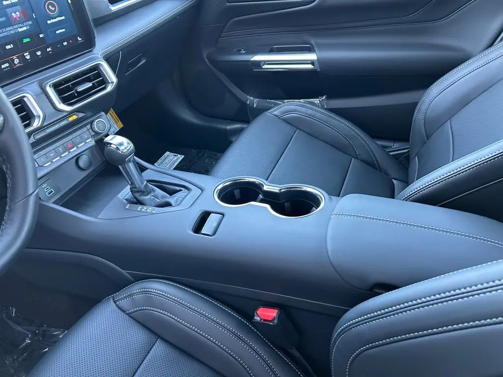 2025 Ford Mustang EcoBoost Premium photo 19