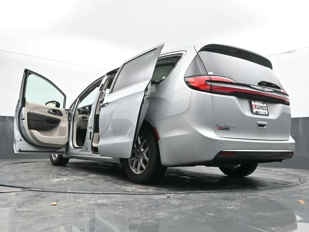 2024 Chrysler Pacifica Touring L - Photo 73
