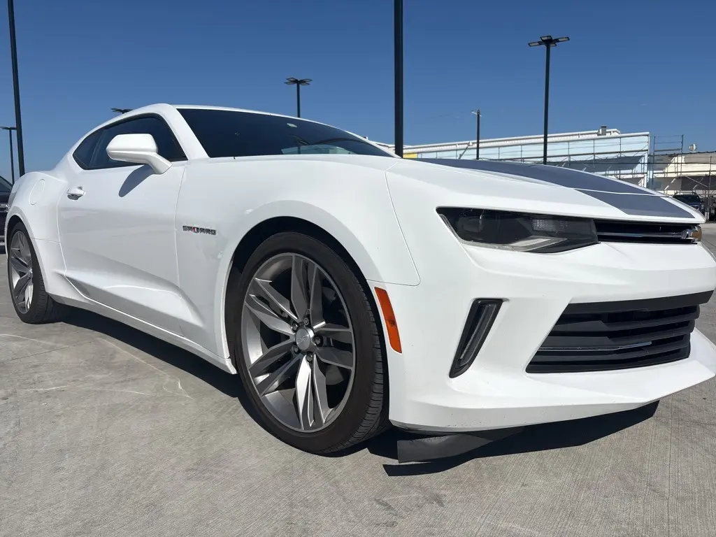 2018 Chevrolet Camaro 2LT photo 2
