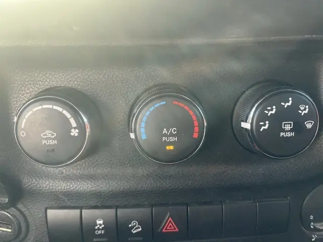 2011 Jeep Wrangler X photo 11