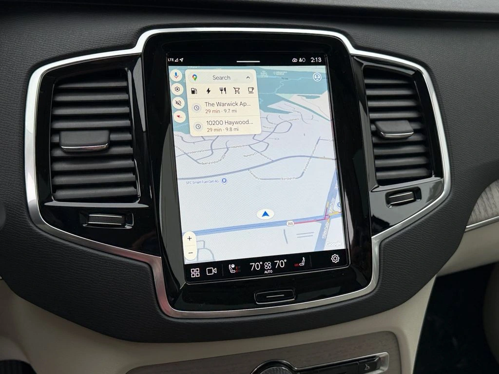 2025 Volvo - image 20