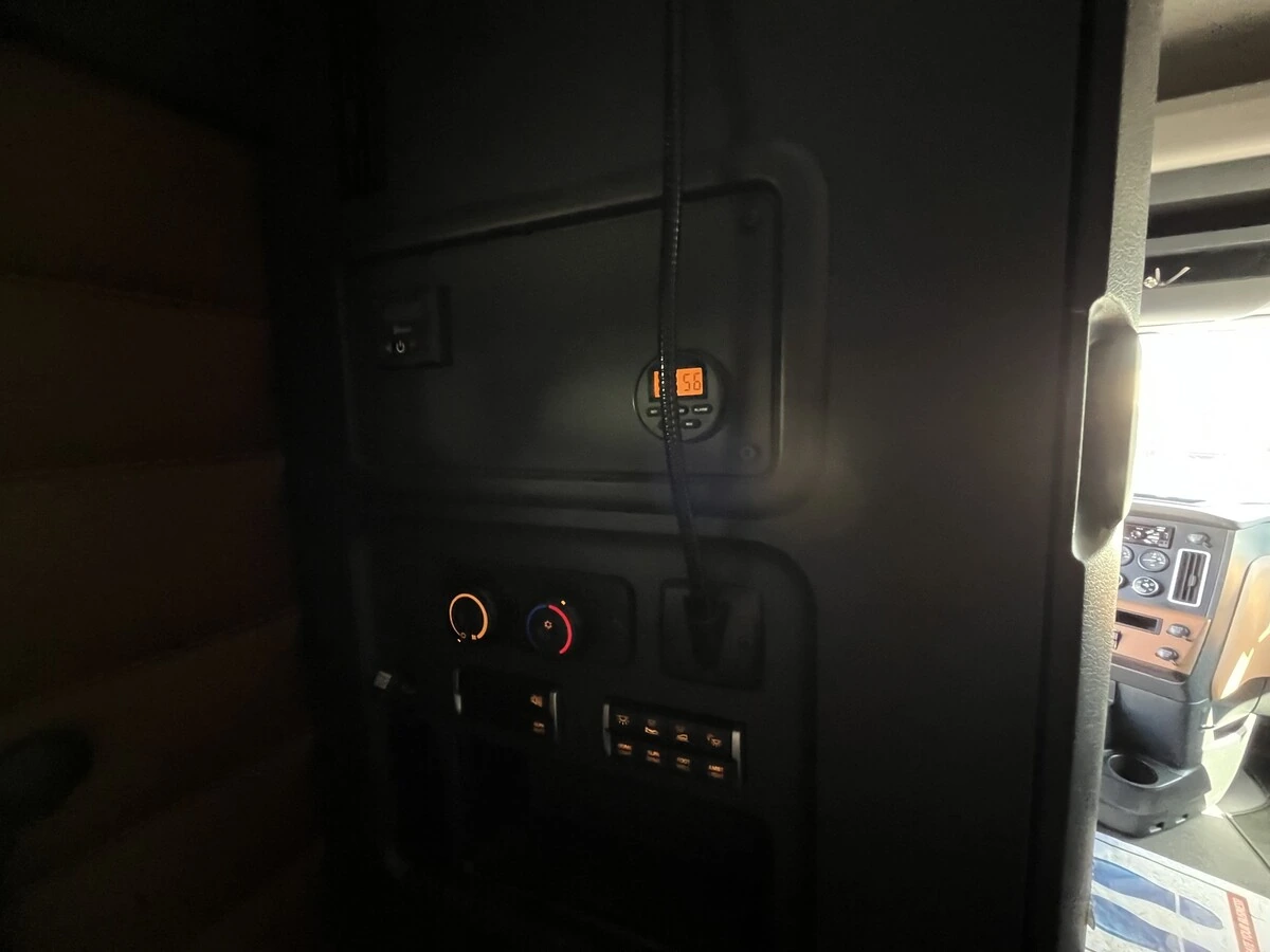 2022 Freightliner Cascadia - image 34