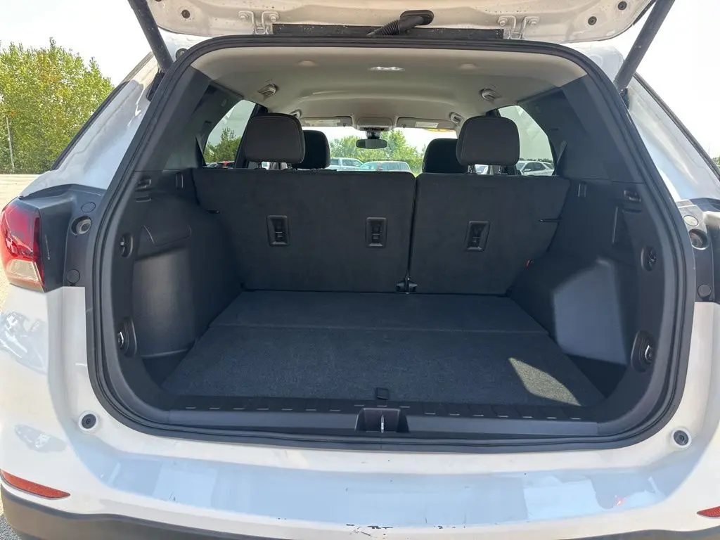 2024 Chevrolet Equinox LT photo 5