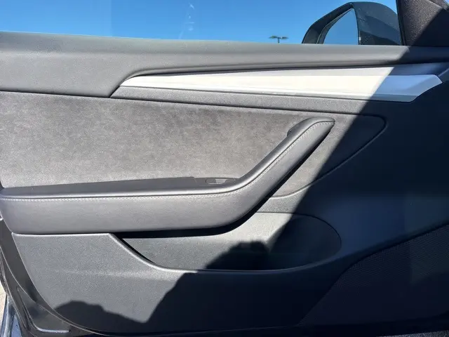2023 Tesla Model 3 Long Range photo 17