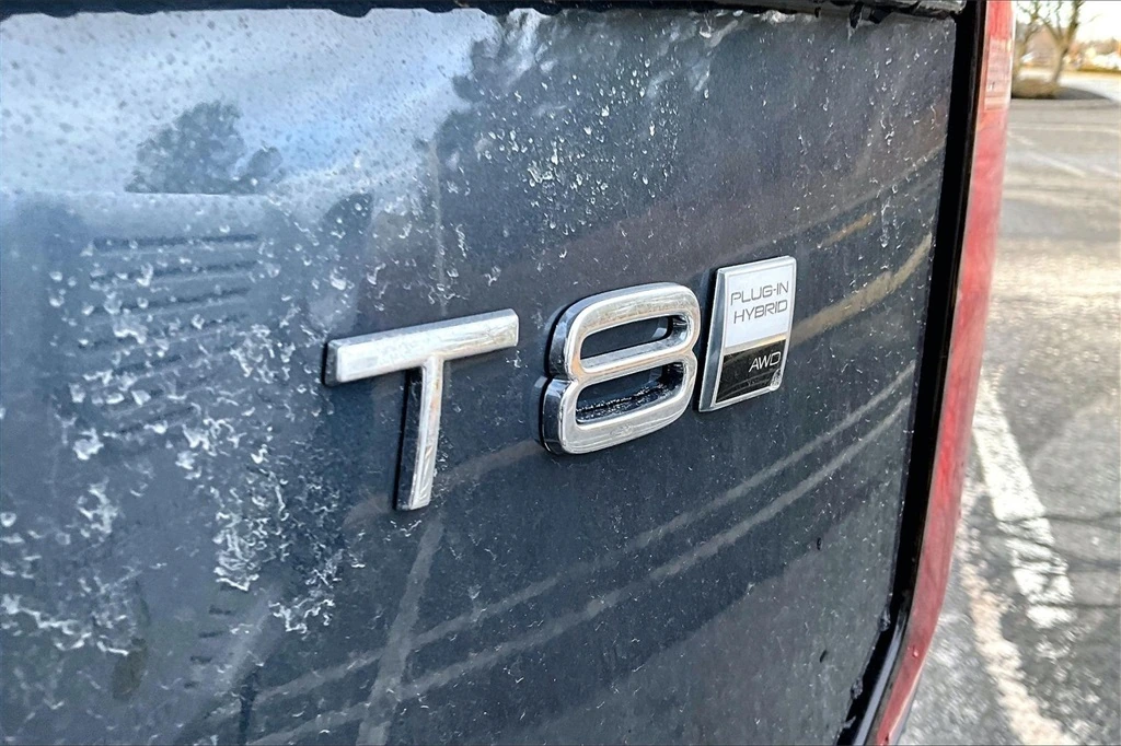 2026 Volvo - image 9