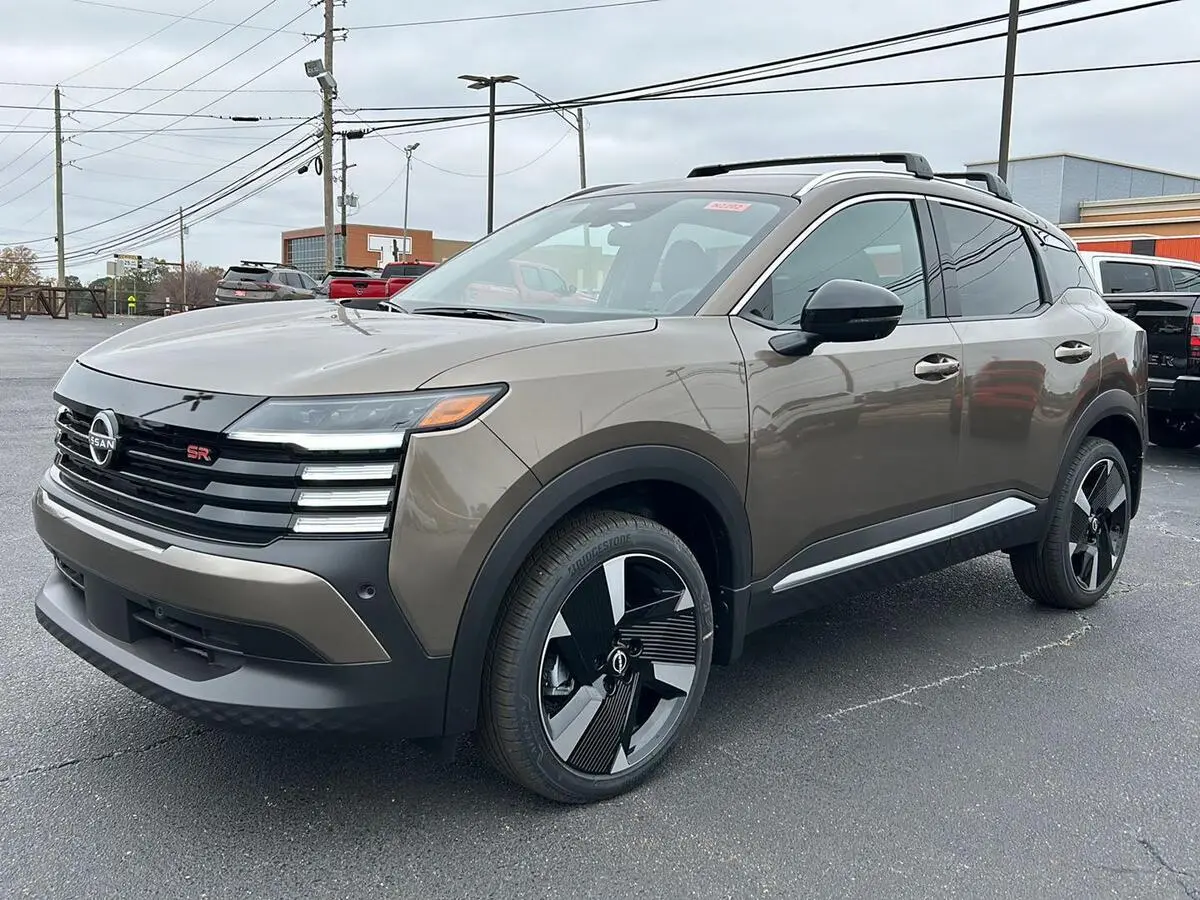 2026 Nissan KICKS SR's photo