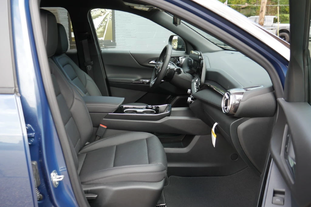 2027 Chevrolet Equinox LT - Photo 9