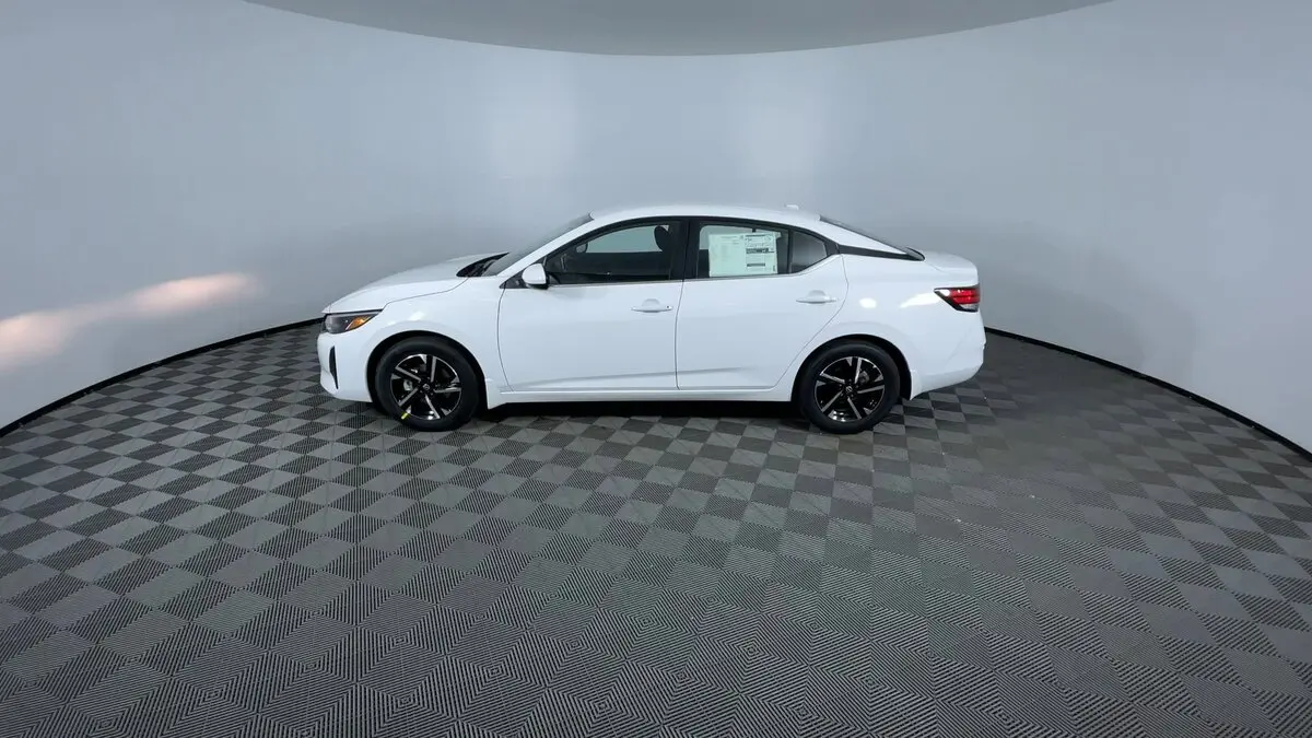 2025 Nissan Sentra SV photo 4