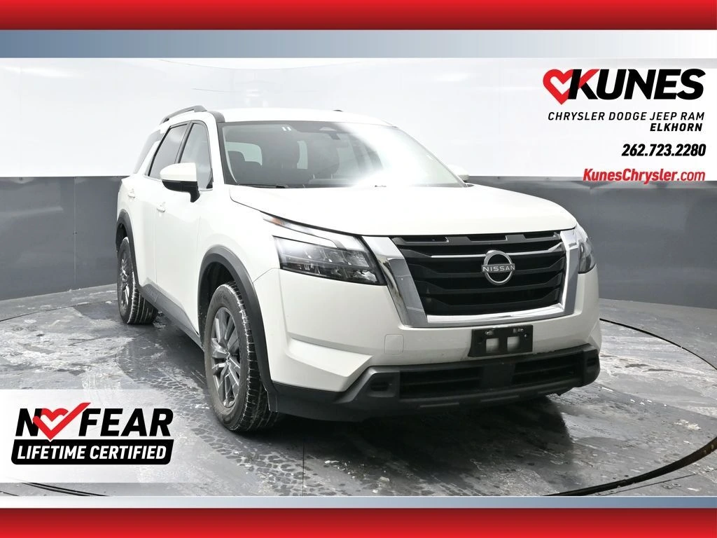 2024 Nissan Pathfinder SV's photo