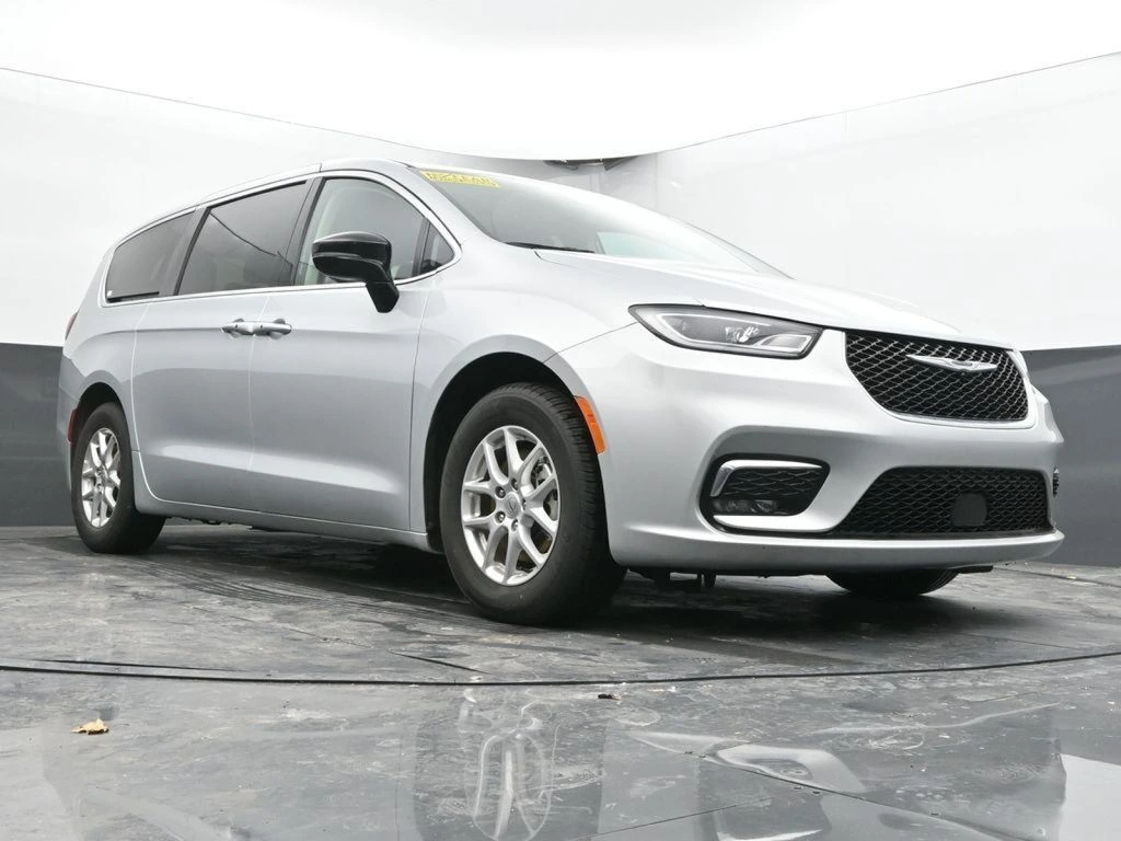 2024 Chrysler Pacifica Touring L - Photo 45