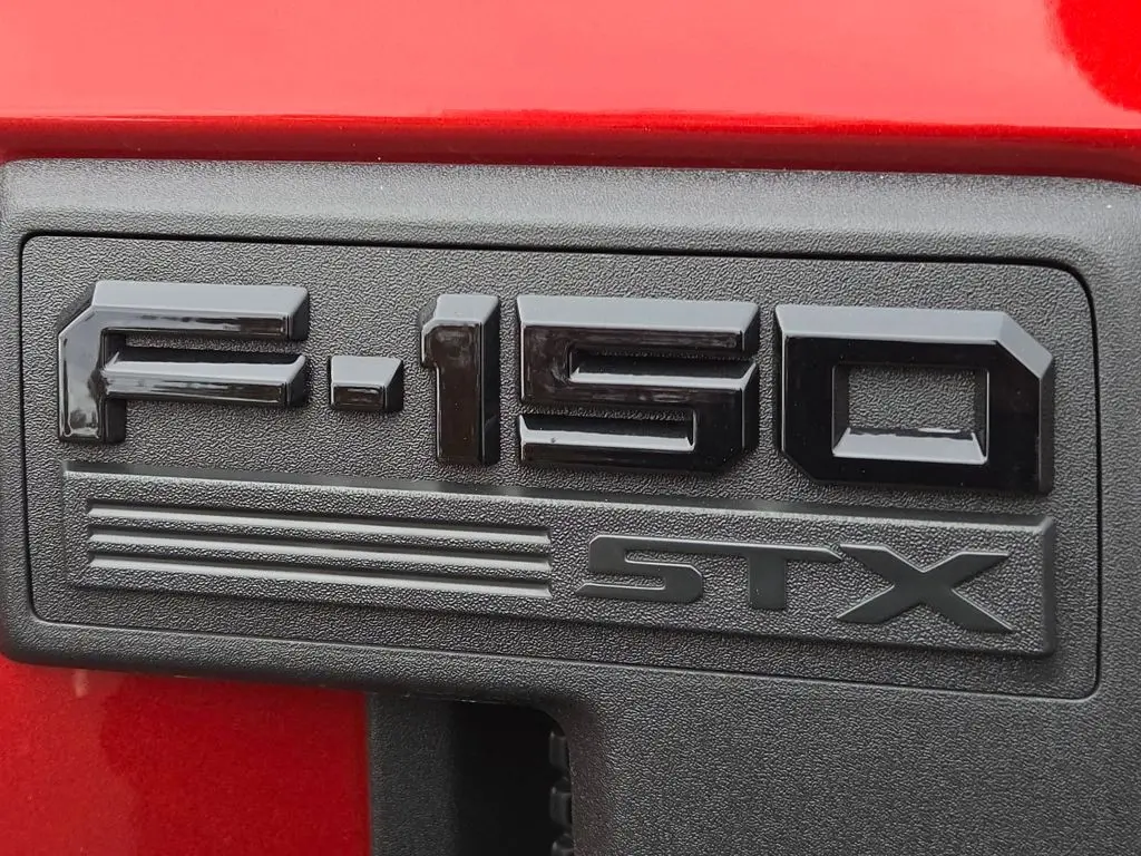 2023 Ford F-150 XL photo 4