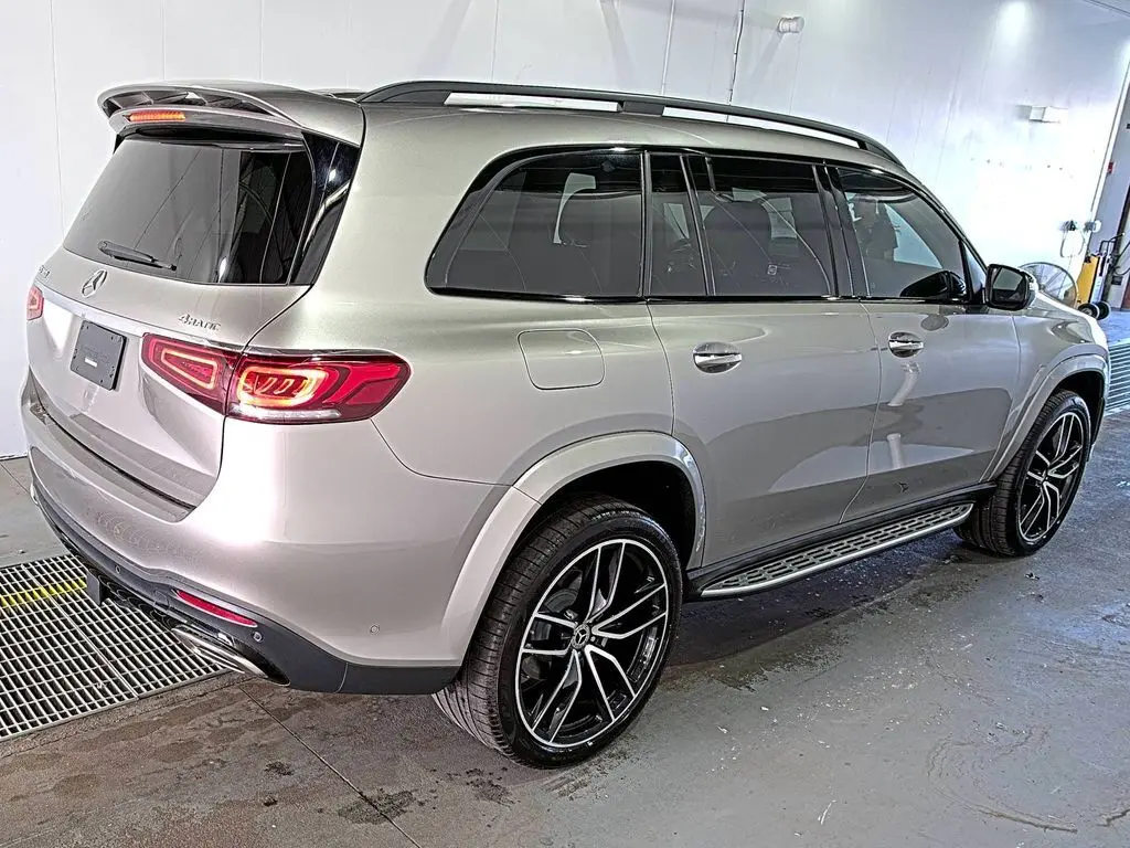 2023 Mercedes Benz GLS 580 4MATIC photo 4