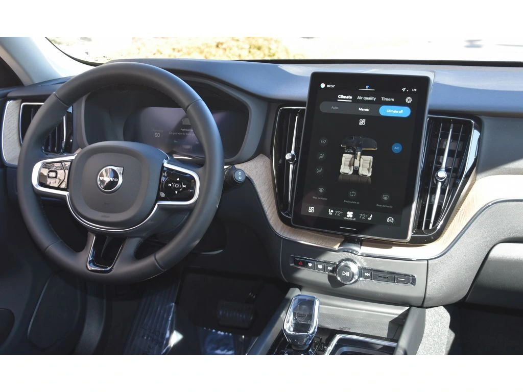 2026 Volvo - image 17