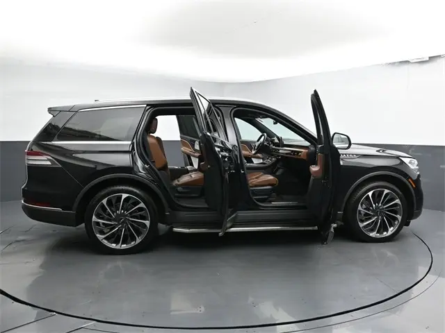 2020 Lincoln Aviator Reserve photo 36